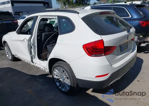 2015 BMW X1 Sdrive28I из США, поврежденный, VIN WBAVM1C59FV316755